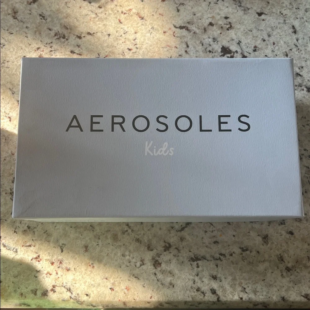 AEROSOLES meet milena
